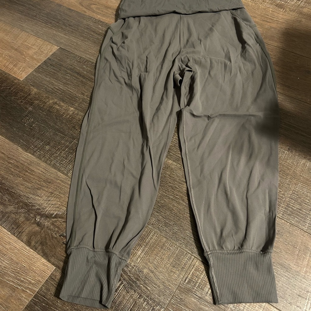 Women’s Lululemon joggers size 10
